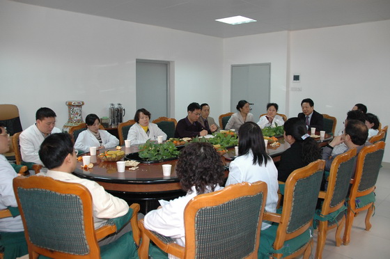 2009年1月，我院召开统战成员迎春座谈会.JPG